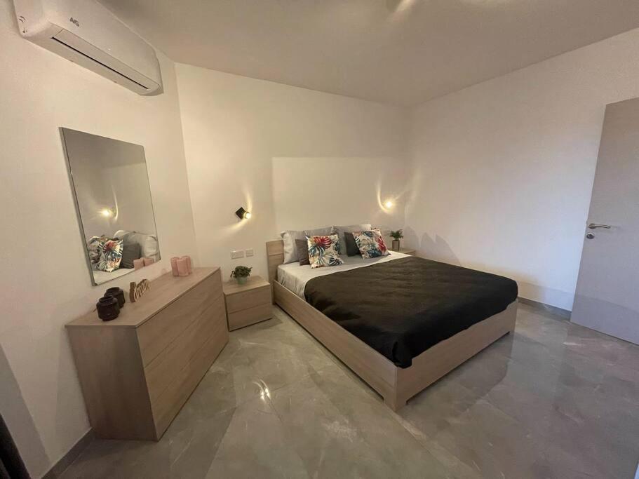 Modern 1 Bedroom Apartment 400M Away From The Sea San Pawl il-Baħar Kültér fotó
